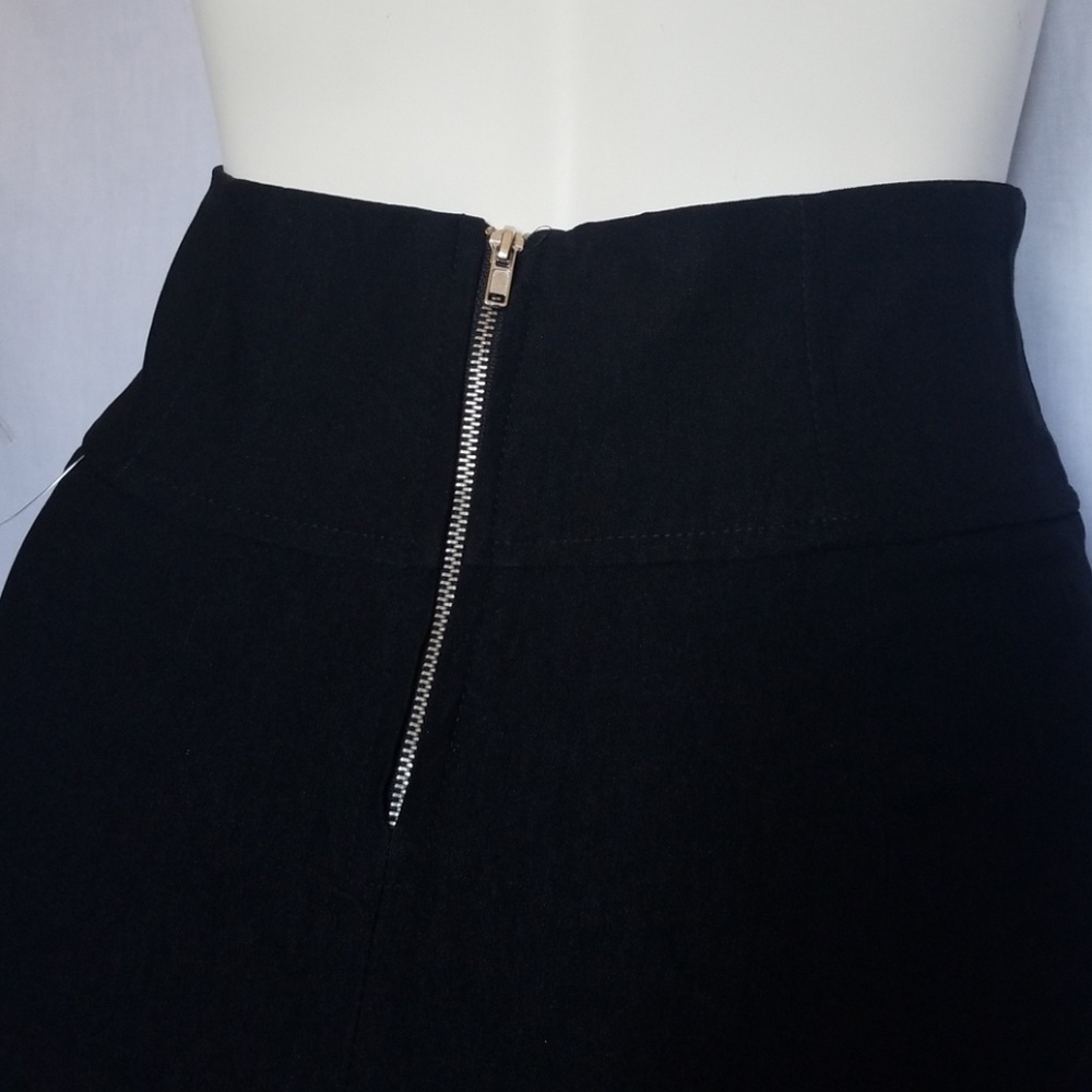 NEW! Forever 21 - Picture 6 of 7